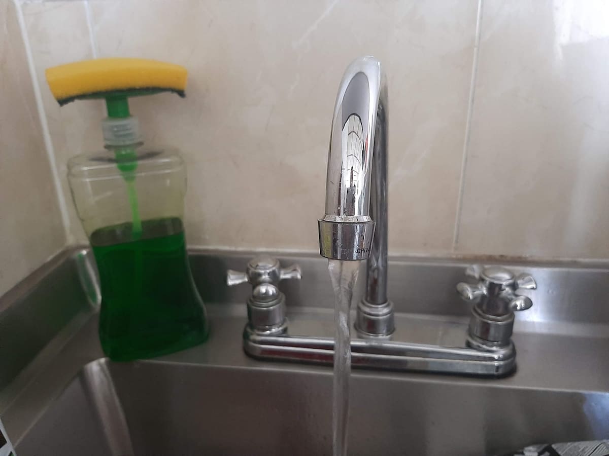 Hoteleros y restauranteros empiezan a cerrar por falta de agua en Sáchica