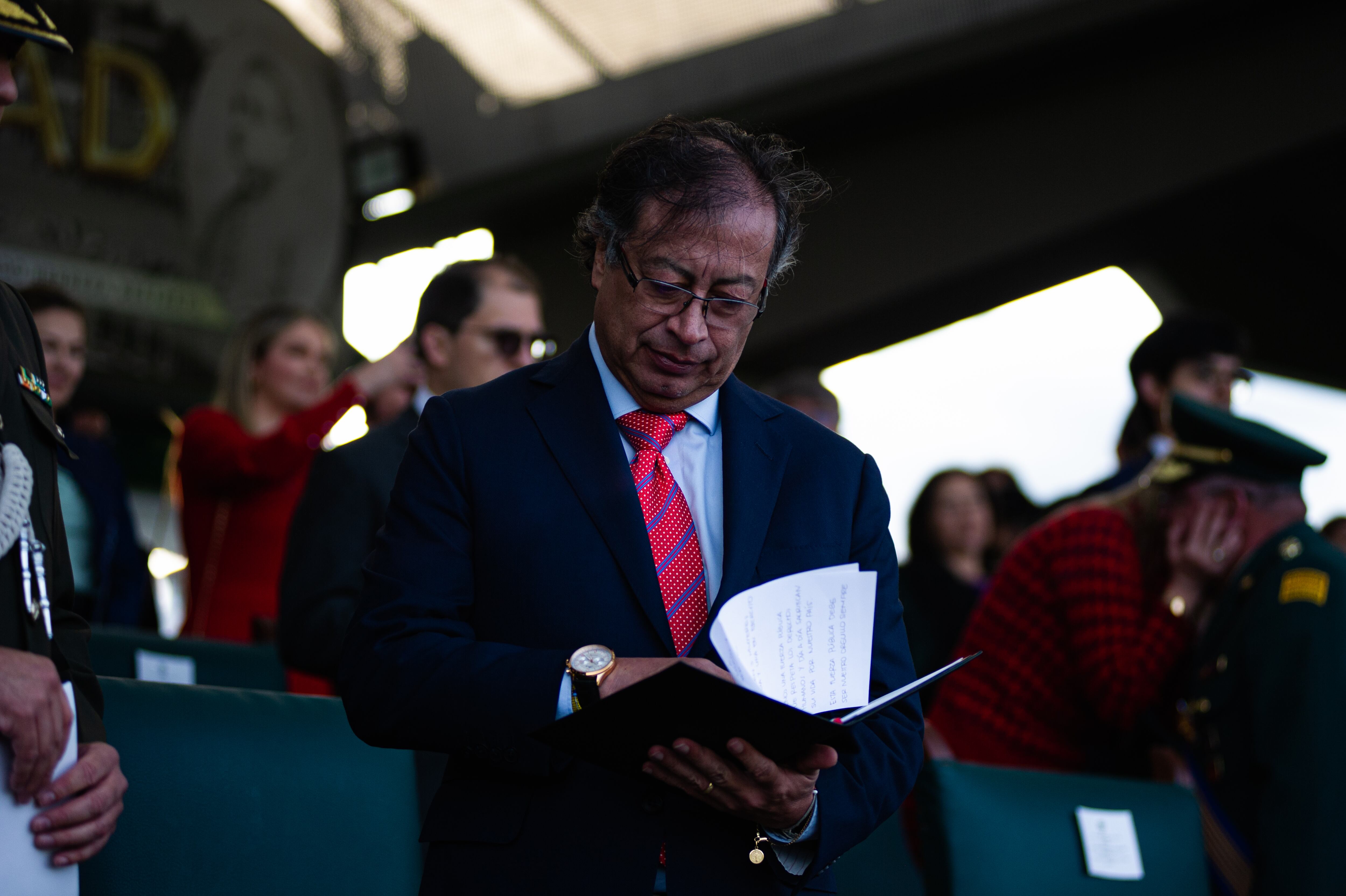 El presidente de Colombia, Gustavo Petro, en la Escuela Militar José María Córdova en Bogotá, Colombia, el 17 de diciembre de 2022. Foto de Sebastian Barros/NurPhoto a través de Getty Images.
