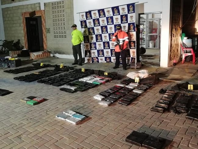 Un total de 155 kilos de cocaína listos para exportación fueron hallados al interior de una caleta subterránea. Foto: Policía Nacional