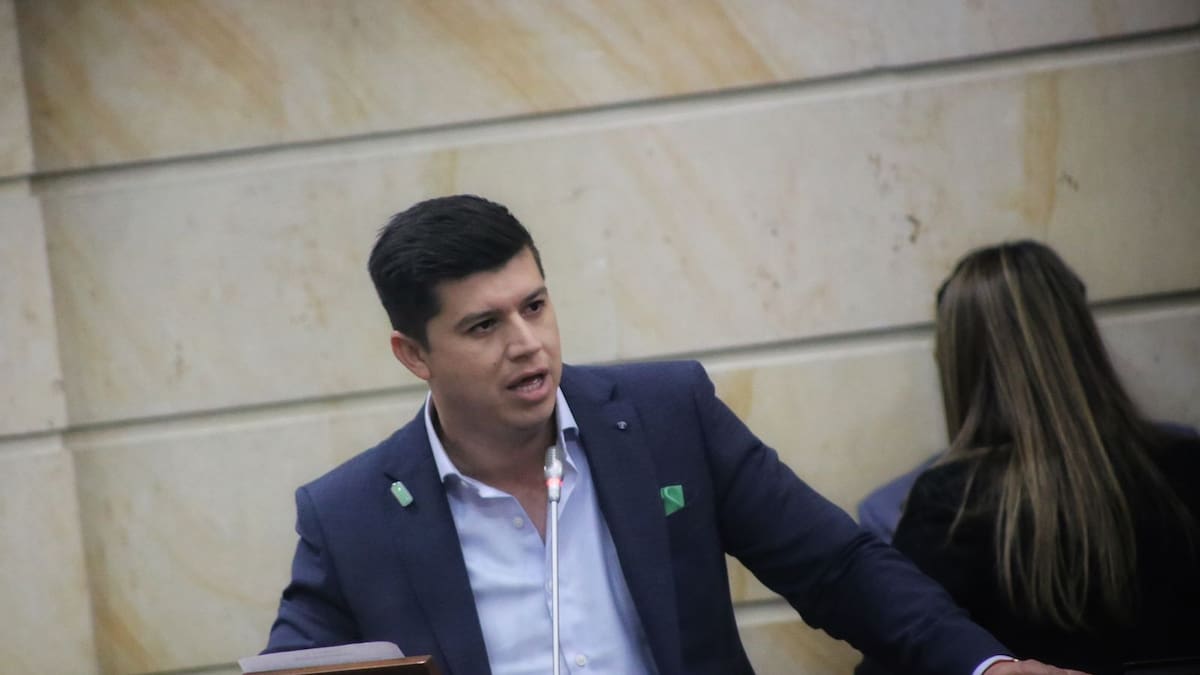 Senador Gustavo Moreno denuncia amenazas con panfletos en su contra