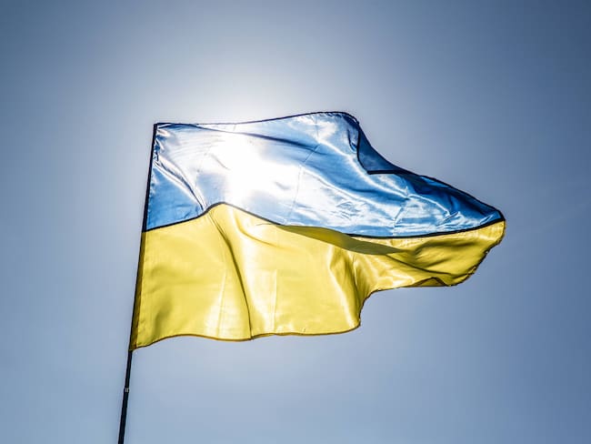 Imagen de referencia de la bandera de Ucrania. Foto: Bloomberg Creative/Getty Images