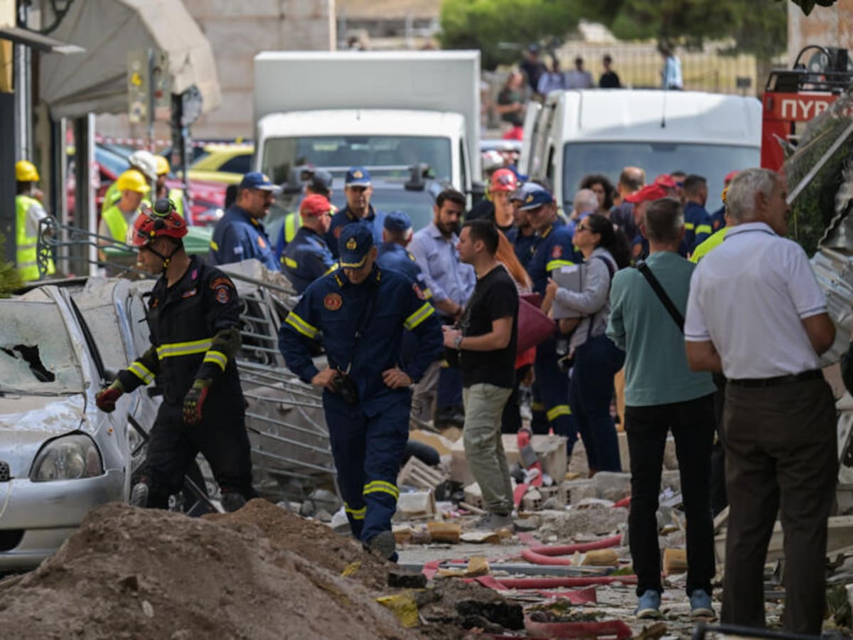 Derrumbe de edificio en el centro histórico de Atenas deja 6 personas fallecidas