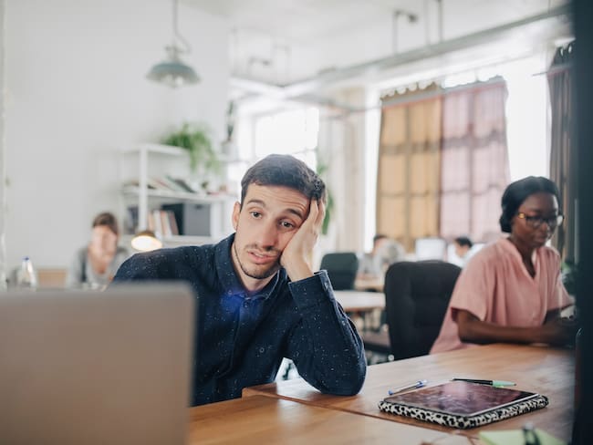 Estudia revela por qué el tiempo pasa más lento cuando se está aburrido
