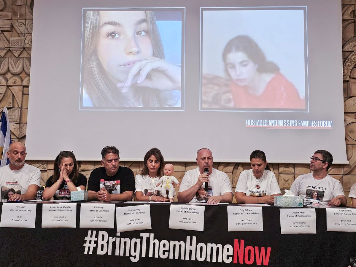 Familias de soldados raptados por Hamás difunden fotos inéditas y exigen investigación