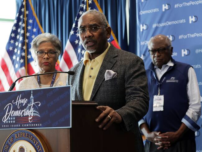 “No veo una salida diplomática, Putin continúa matando en Ucrania”: Gregory Meeks, congresista estadunidense