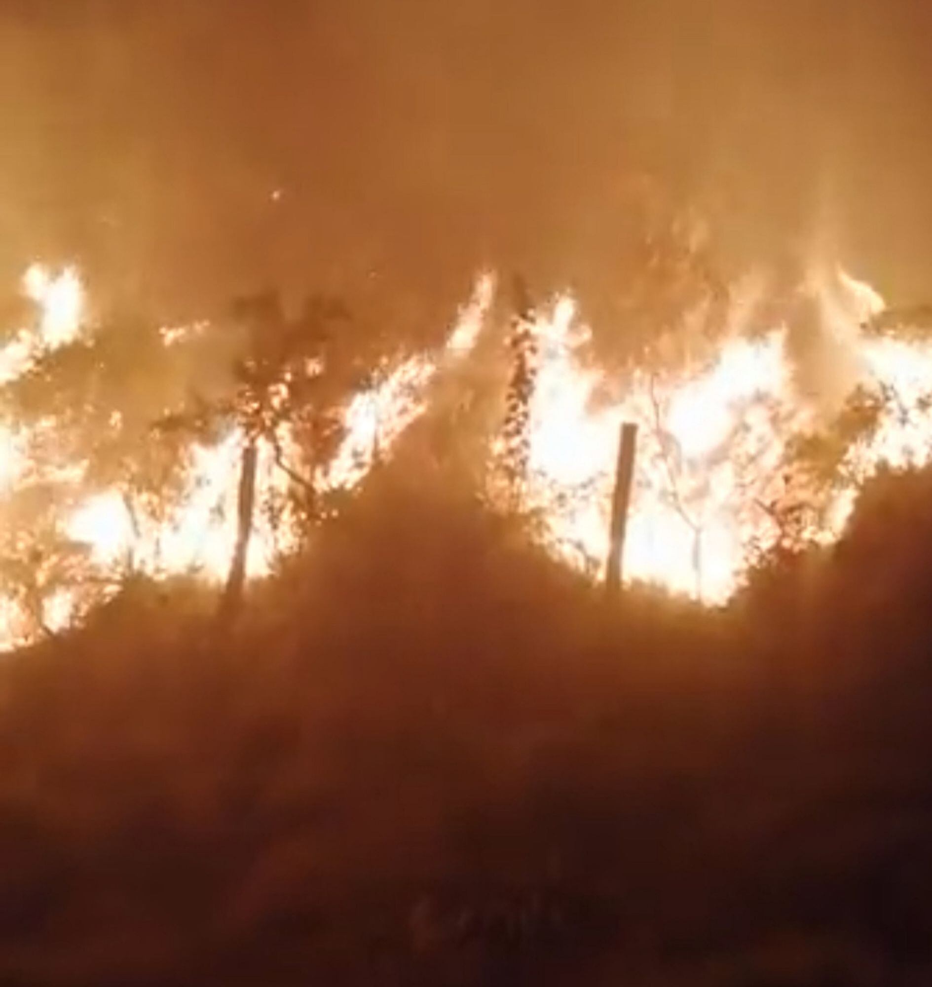 Bomberos de Iza, Nobsa y Firavitoba apoyan la emergencia. Foto: Sumimistrada. 