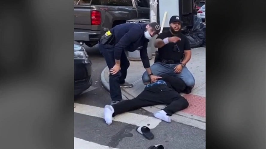 Con el fin de controlar el aislamiento social en la ciudad de Nueva York, una de las más afectadas por la pandemia del COVID-19, 1.000 policías circularon por la ciudad.. Foto: Captura de Pantalla