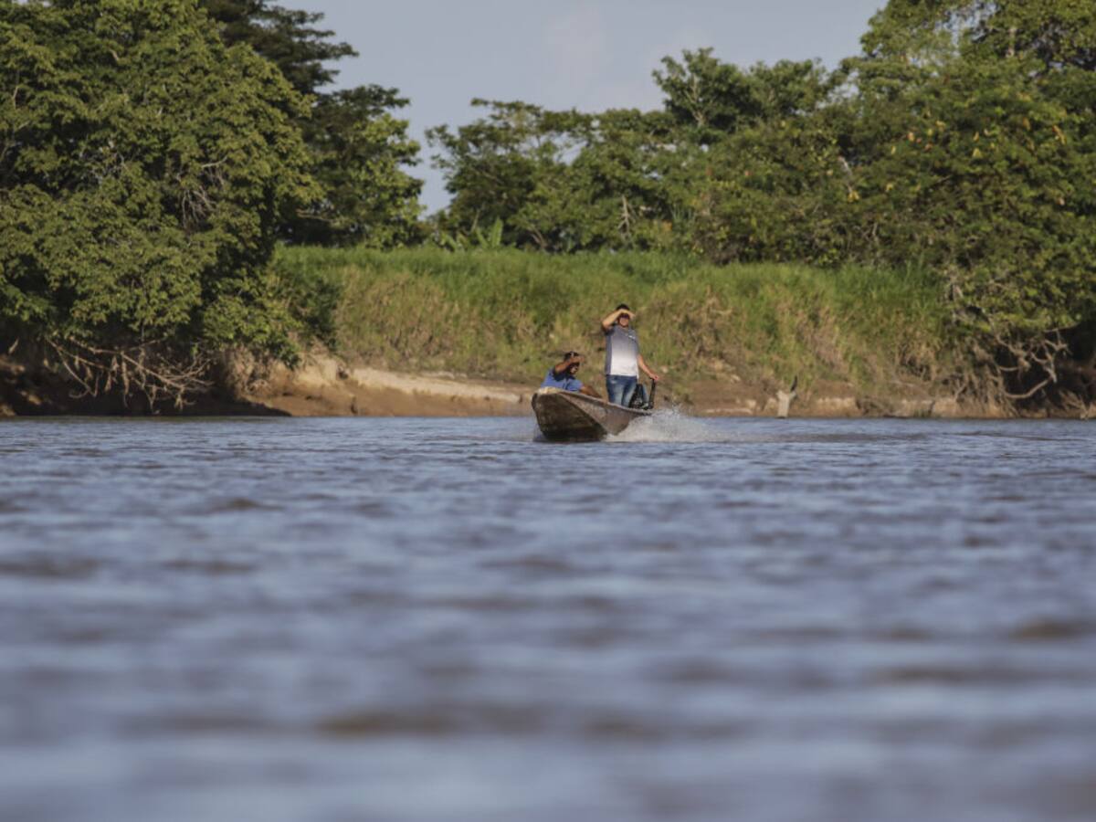 Población desplazada y confinada tras enfrentamientos de ELN y disidencias en Arauca
