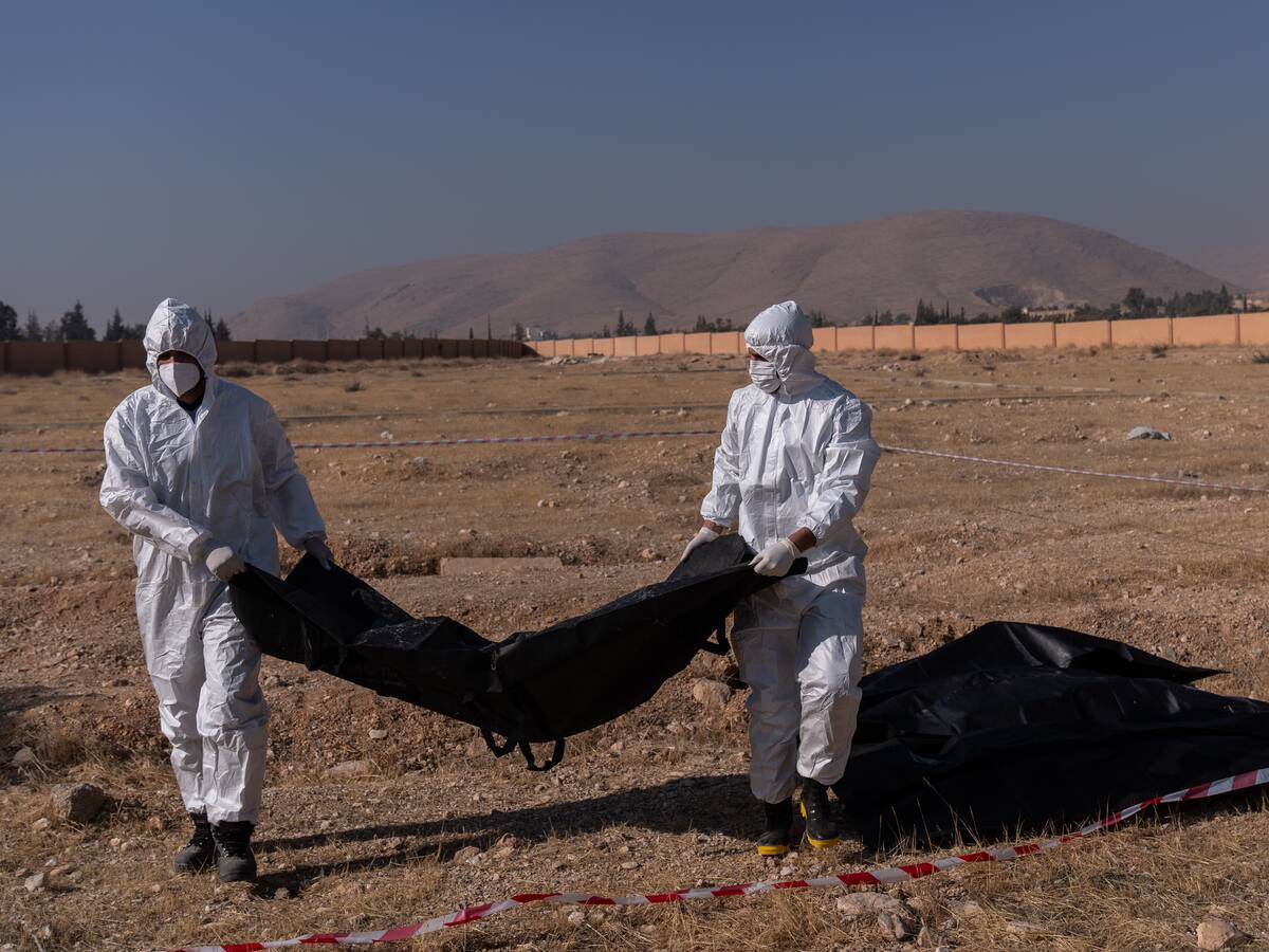 Cascos Blancos de Siria hallaron una veintena de cadáveres sin identificar en una fosa común