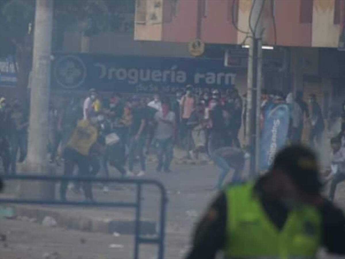Durante el partido de Junior Vs River se registraron fuertes disturbios