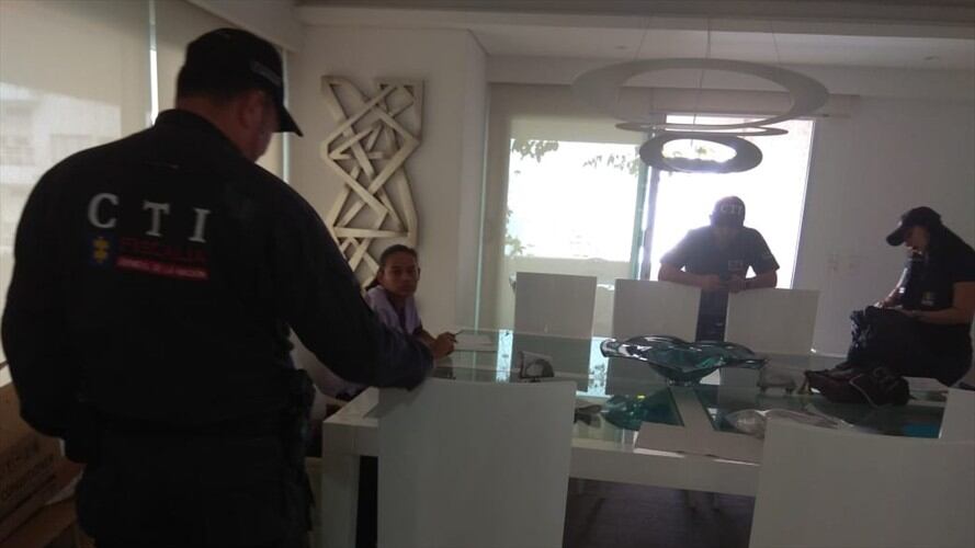 Fue allanado un apartamento del edificio Ibiza en el sector de El Laguito. Foto: Redacción W Radio