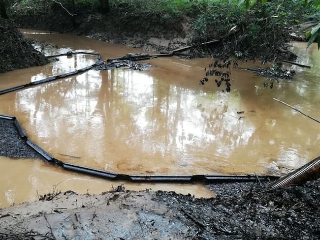 Cormagdalena alerta ante posible contaminación de fuentes hídricas por derrame de crudo. Foto: La Wcon Julio Sánchez Cristo