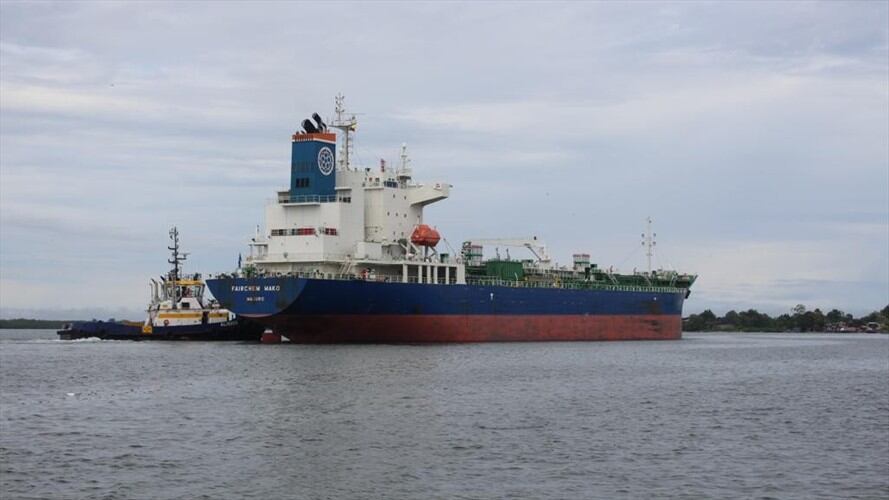 Buque Fairchem Mako. Puerto de Tumaco. Foto: Dimar