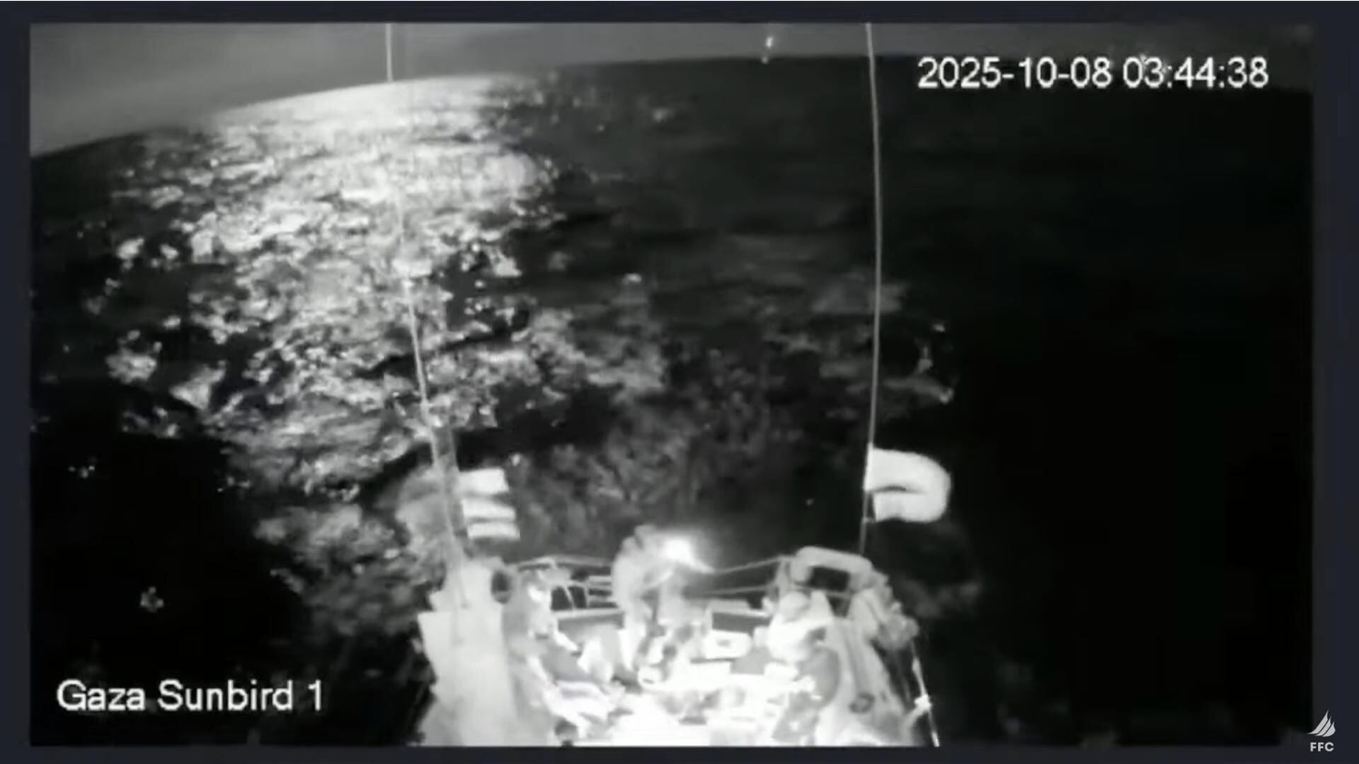 Los nueve barcos de la Flotilla de la Libertad-Thousand Madleens, que navegaban hacia Gaza con el objetivo de romper el bloqueo de Israel, fueron interceptados este miércoles en aguas internacionales por Israel y sus alrededor de 140 participantes fueron detenidos, confirmó la campaña Rumbo a Gaza. EFE/ Campaña de Rumbo a Gaza de la Flotilla de la Libertad-Thousand Madleens.