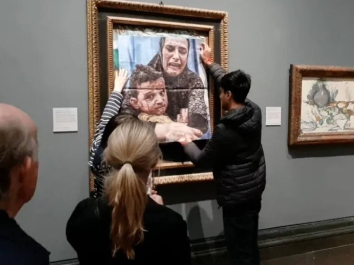 Activistas cubren una obra de Picasso con una foto de Gaza en la National Gallery
