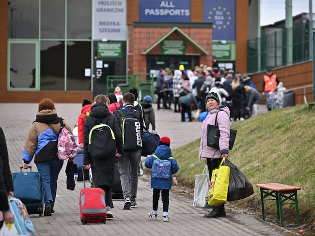 Canadá donará dinero, transporte y hotel a los refugiados en Ucrania. Foto: Getty Images