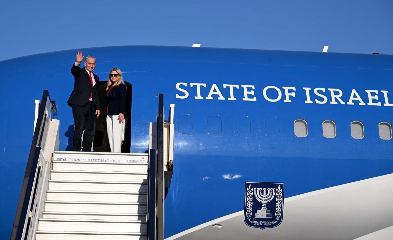 El primer ministro de Israel, Benjamín Netanyahu, antes de abordar el avión hacia Washington. FOTO: EFE/ Avi Ohayon