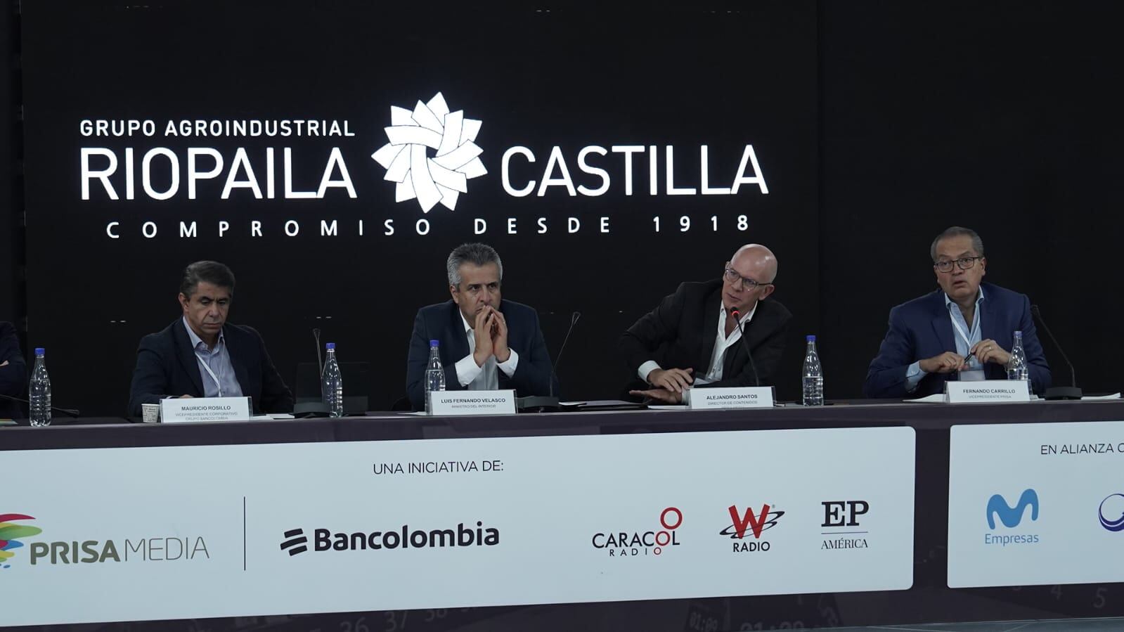 Para los invitados, es importante mantener siempre presente que quienes son elegidos de manera democratica también deben respetar y hacer uso (así los resultados no respalden su posición) de los mecanismos democráticos de participación y decisión. | Foto: Prisa Media