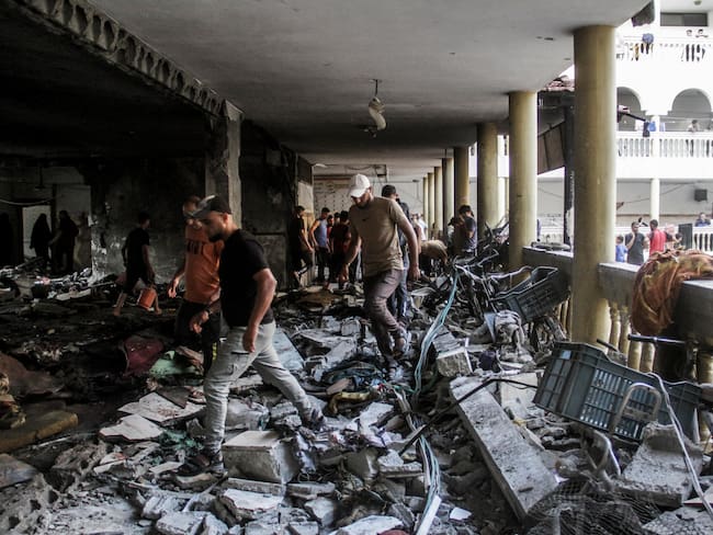 Aumenta a más de 100 el número de muertos por ataque israelí contra una escuela en Gaza. Foto. EFE.