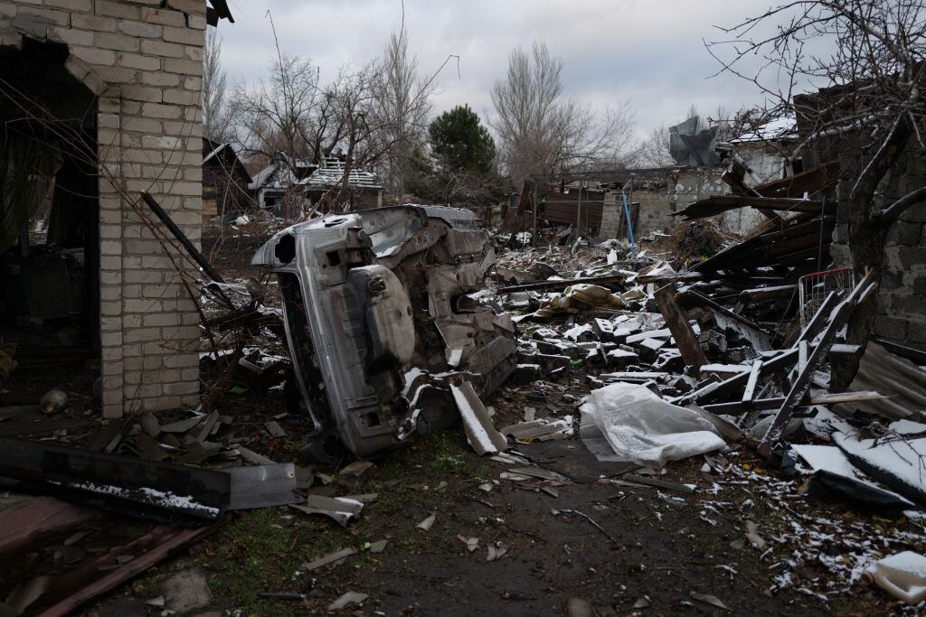 Un civil muerto y seis heridos dejaron ataques rusos a la región de Donetsk, Ucrania. Foto: FLORENT VERGNES/AFP via Getty Images.