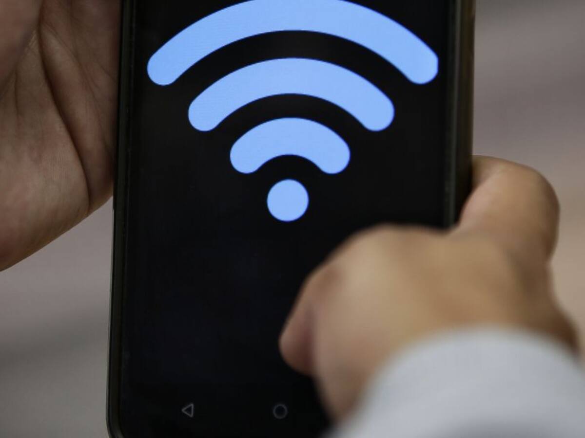 El patrullero que escapó nunca pudo comunicarse por problemas de conectividad: Petro