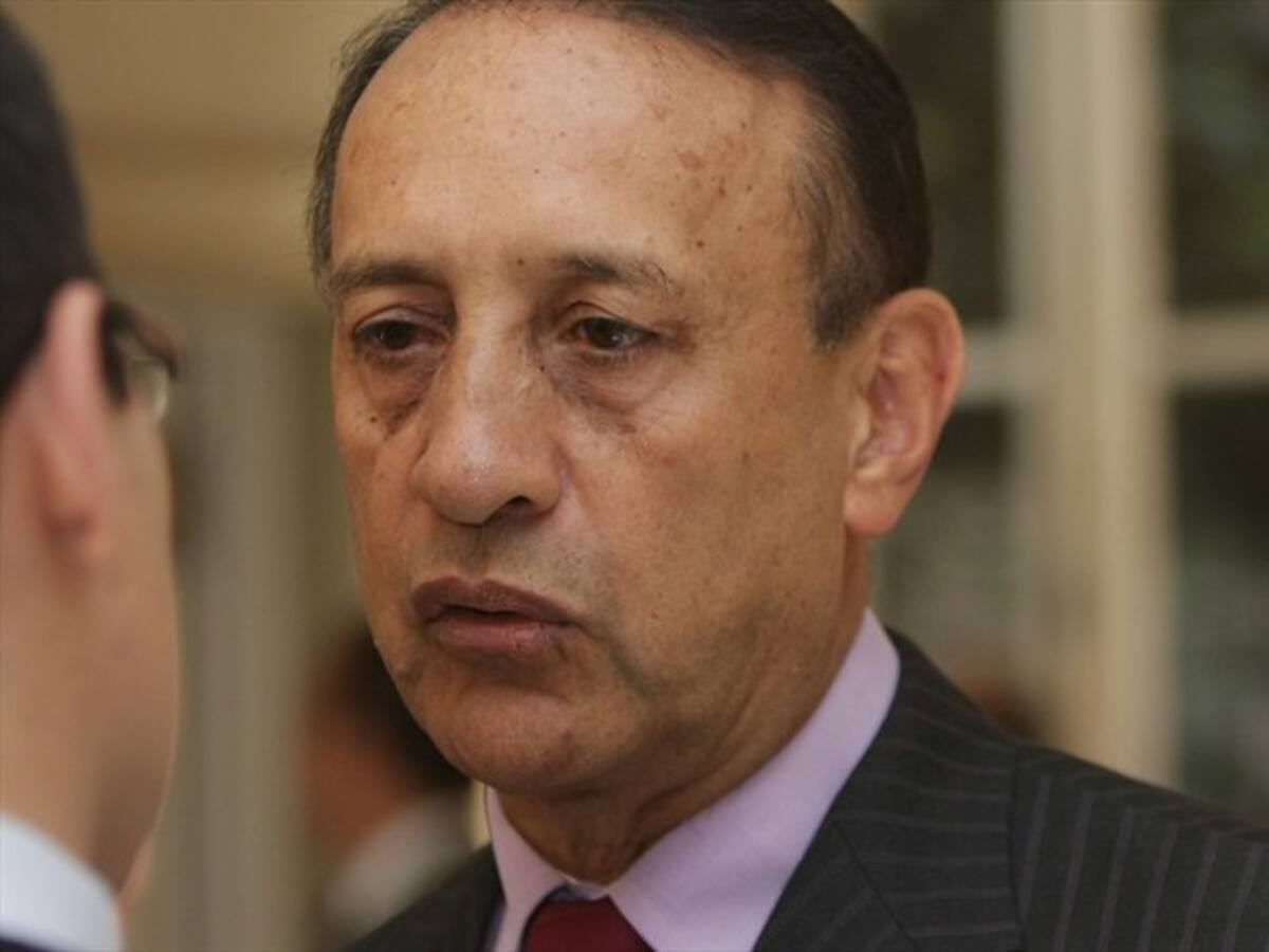 Libre exgobernador Álvaro Cruz, implicado en “carrusel de contratos”