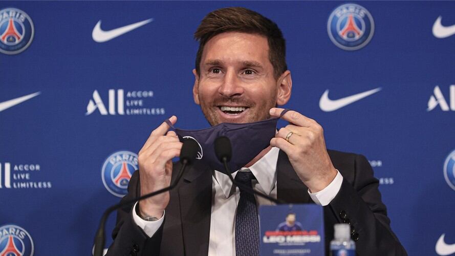 Lionel Messi en su presentación con el PSG. Foto: Sebastien Muylaert/Getty Images