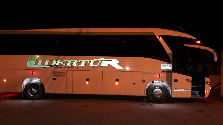 Un bus afiliado a la empresa de transporte Lidertur fue inmovilizado por la Policía de Tránsito y Transportes de Bucaramanga. Foto: Policía Nacional