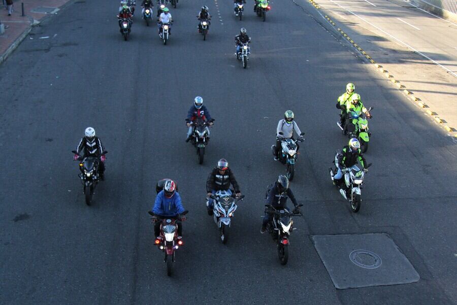 Habrá restricción de parrillero en moto en Bogotá. Foto: Colprensa