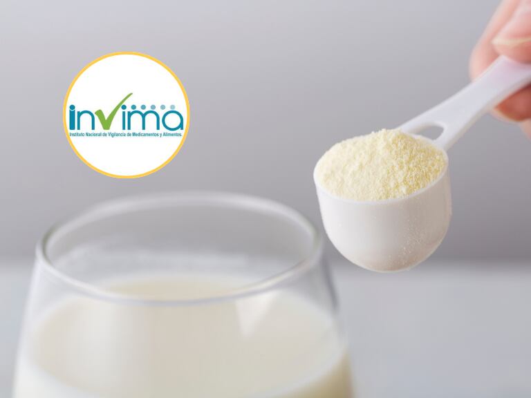 Leche en polvo y el logo del INVIMA (Foto vía Getty Images y redes sociales del INVIMA)