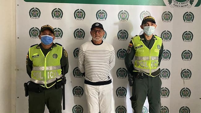 Bernardo Hoyos Montoya, exalcalde de Barranquilla, fue trasladado a la URI de la Fiscalía. Foto: Cortesía