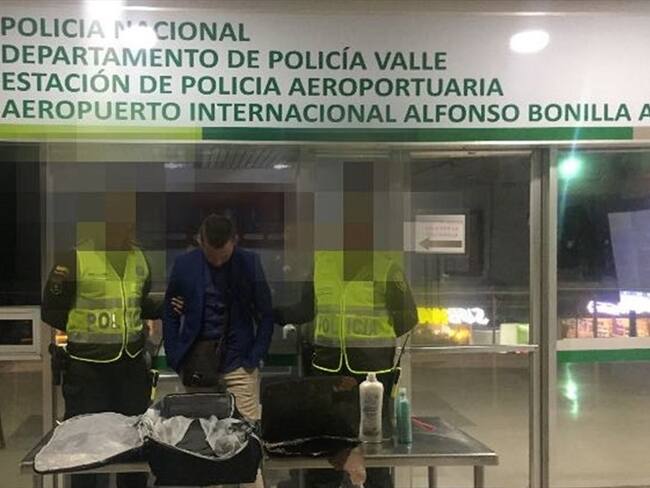 Capturado extranjero con droga en el aeropuerto Alfonso Bonilla Aragón. Foto: Policía del Valle