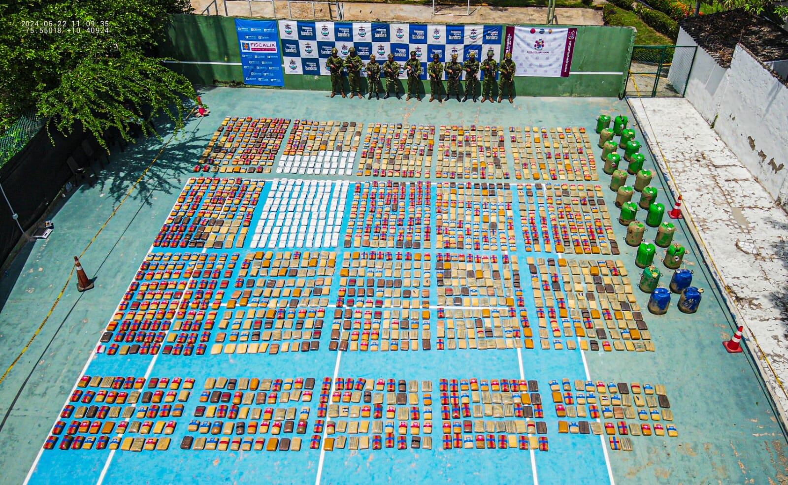 Cargamento incautado por la Fuerza Naval del Caribe en Tubará, Atlántico, pertenecía al 'Clan del Golfo'. Foto: Fuerza Naval del Caribe.