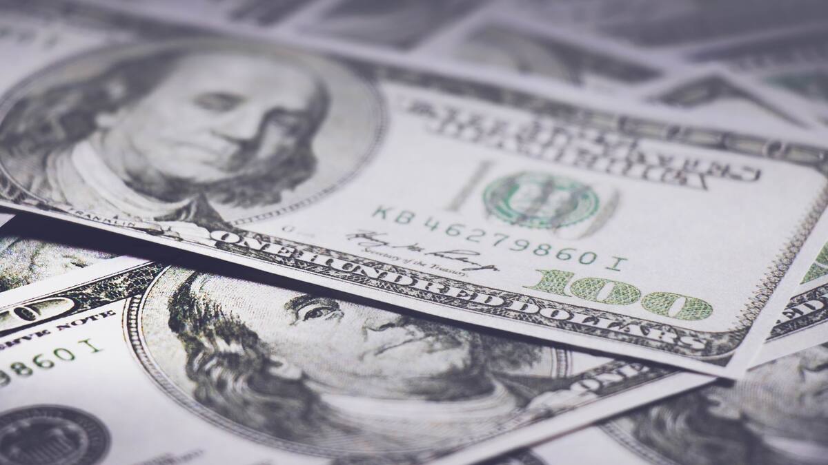 Dólar cierra la semana a $87 de los $5.000