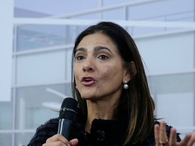 Gobierno anuncia que quedan suspendidos los vuelos nacionales. Foto: Colprensa