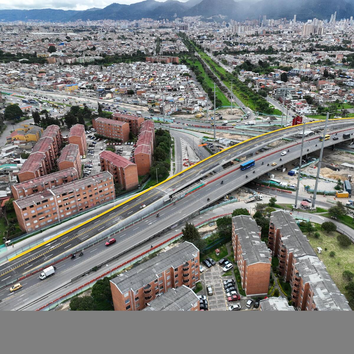 Bogotá inaugura puente vehicular en la avenida Primero de Mayo con carrera 68