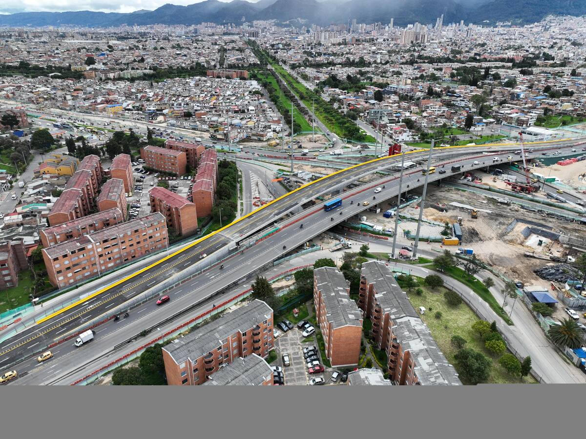 Bogotá inaugura puente vehicular en la avenida Primero de Mayo con carrera 68