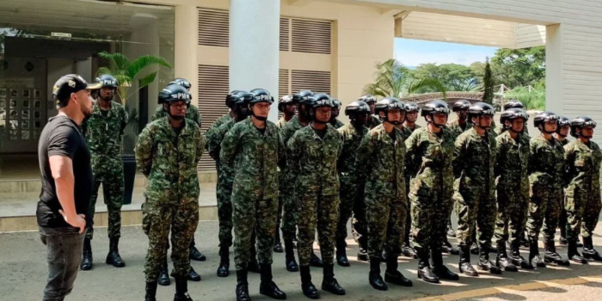 El concejal Andrés Escobar en la sede de la Tercera Brigada del Ejército Nacional. Foto: Proporcionada por José David Rodríguez