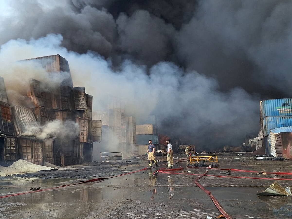 Más de 28 muertos y 1000 heridos en la explosión que devastó el principal puerto de Irán