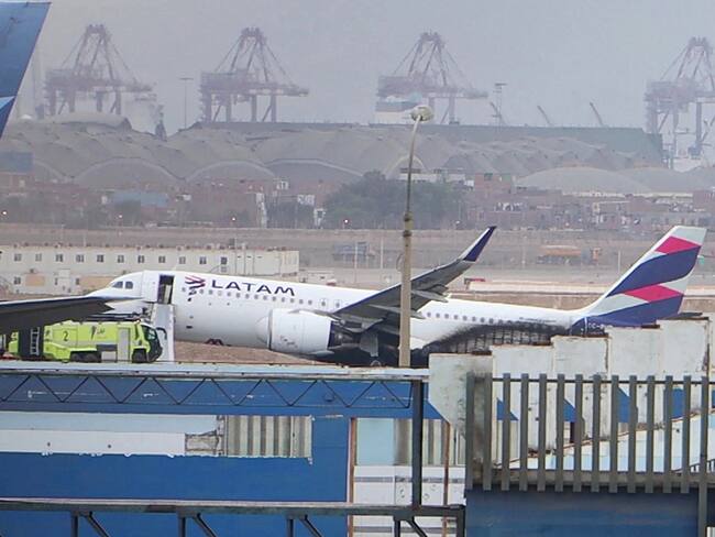 Accidente de avión en Lima. (Photo by CHRISTIAN SIERRA/AFPTV/AFP via Getty Images)