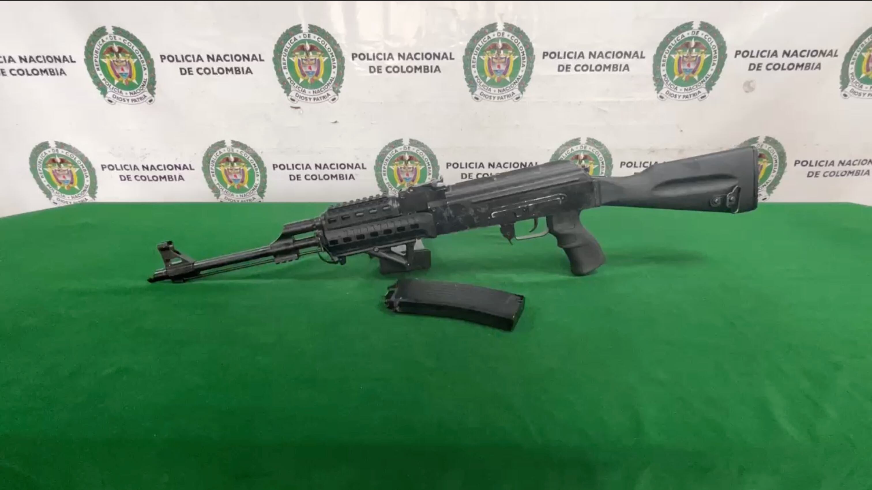 Recuperan armas de alto calibre hurtadas en club deportivo de Cundinamarca. Foto: Suministrada.