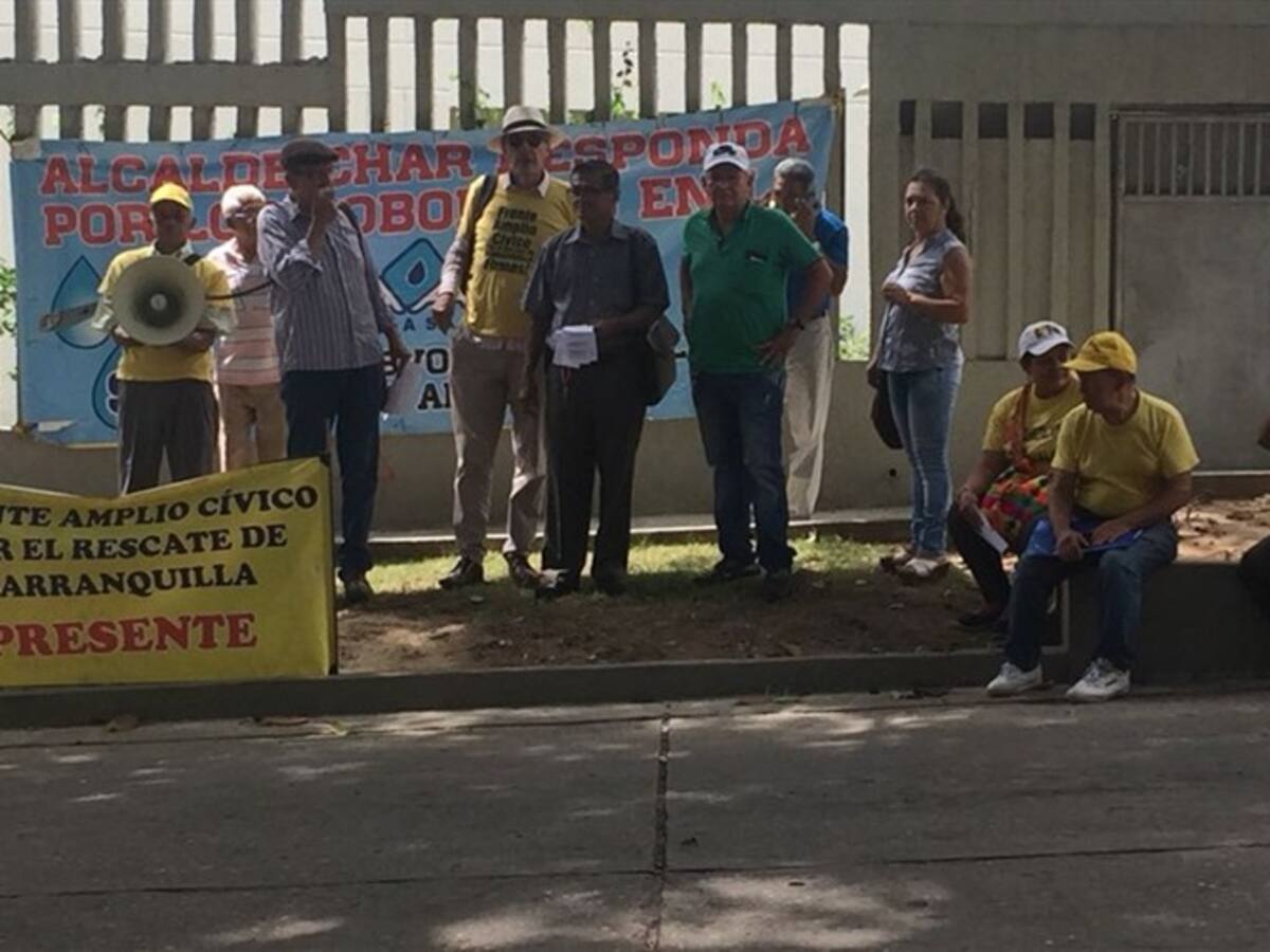 Con plantón frente a Triple A exigen explicaciones por defraudación