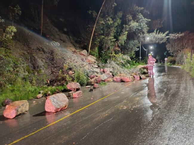 Deslizamiento en la vía Tabio-Cajicá. Foto: Bomberos Cundinamarca