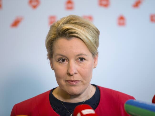 Exministra alemana acusada de plagio en su tesis doctoral asumirá la alcaldía de Berlín