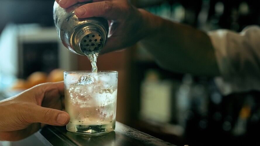 Este mes los colombianos podrán disfrutar de la magia de los cócteles en más de 100 bares.. Foto: Getty Images