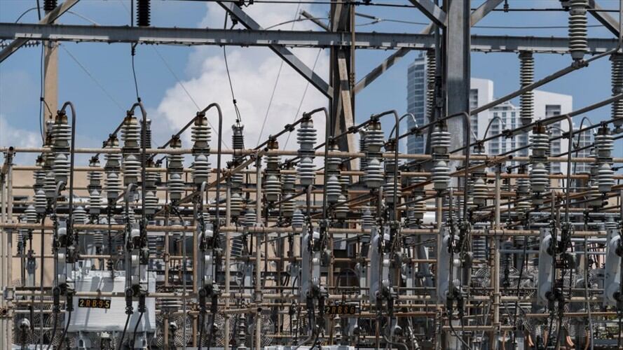 Habitante de calle falleció en el norte de Bogotá tras tratar de retirar cables en subestación eléctrica. / Imagen de referencia. Foto: Getty Images