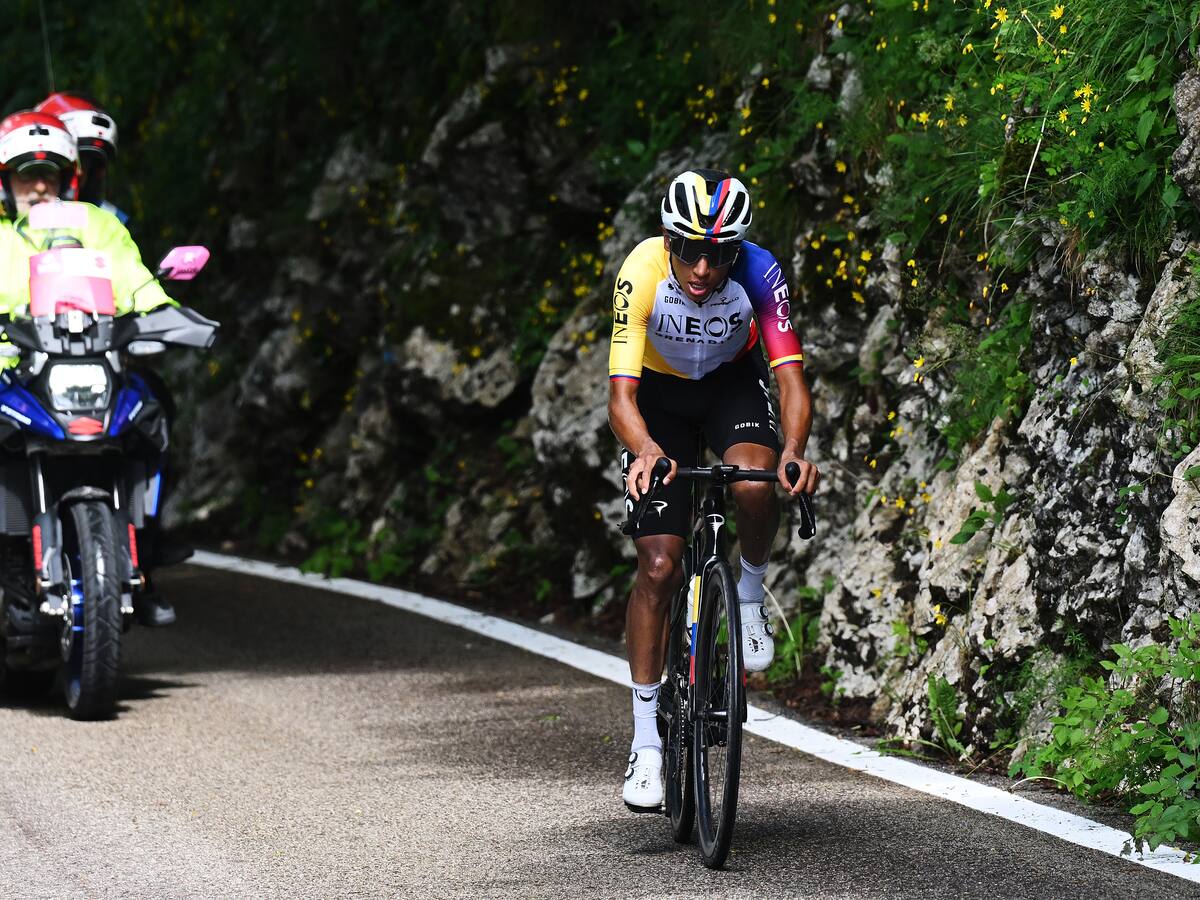 Egan Bernal sufrió caída, pero escaló posiciones en el Giro de Italia: así está la general