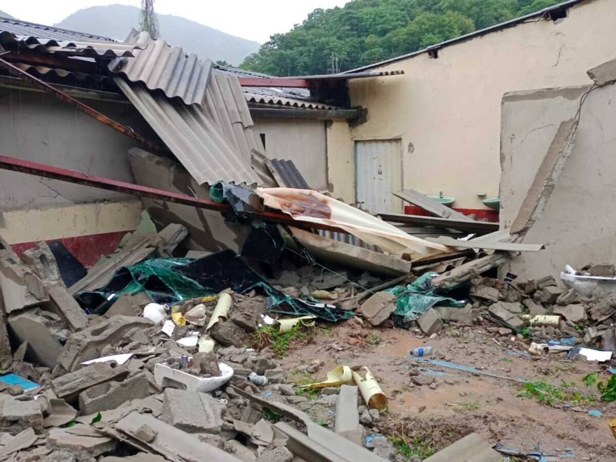 Bus de servicio interdepartamental se estrelló contra colegio en la Zona Bananera