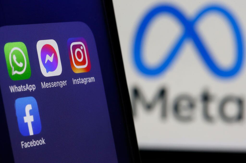 Logotipos de las aplicaciones, WhatsApp, Messenger, Instagram y Facebook pertenecientes a la empresa Meta(Photo illustration by Chesnot/Getty Images)