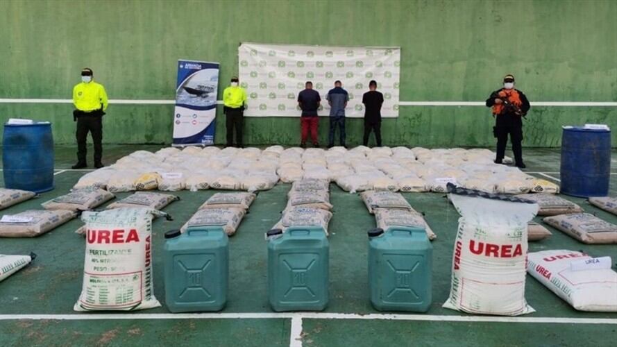 Incautaron 5 toneladas de insumos para procesar cocaína . Foto: Armada Nacional